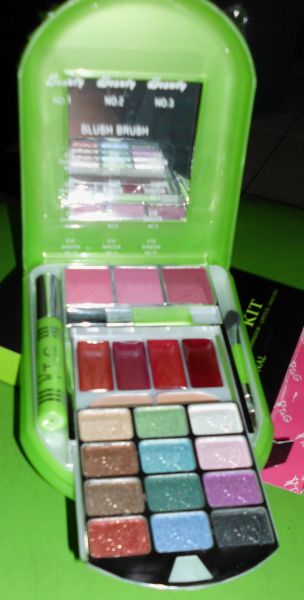 Make up Kit 3 Dimensional T&G
