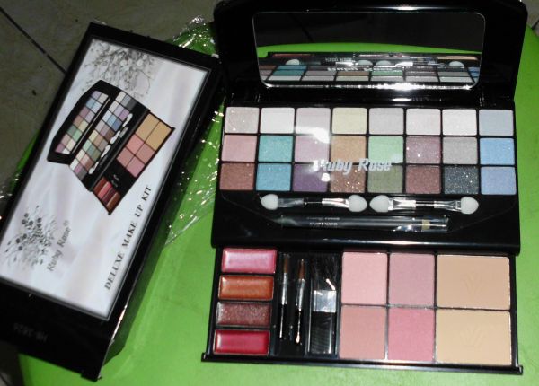 Deluxe Make Up Kit Rube Rose